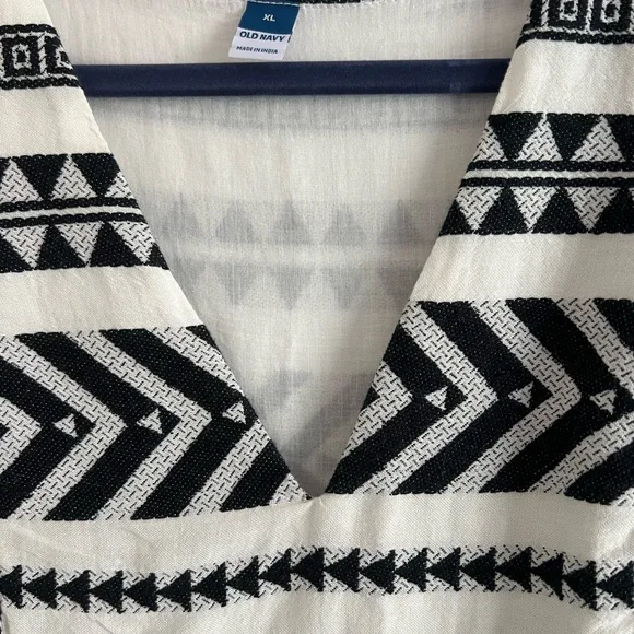 Black & White Geometric Dress - Old Navy - Picture 3 of 6
